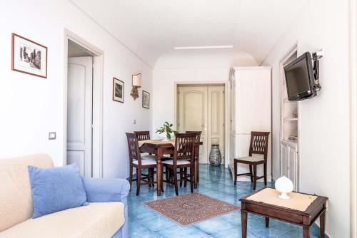 AMORE RENTALS - Villa Pittoresca photo 3