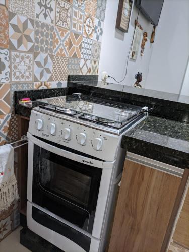 Dapur atau dapur kecil di Kitnet Aconchego com ar condicionado