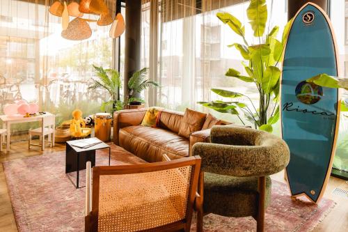 a living room with a couch and a surfboard at Rioca Konstanz Posto 10 in Konstanz