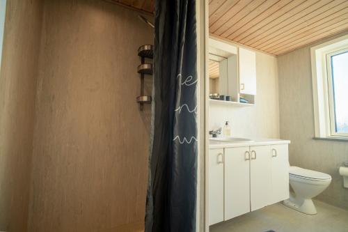 a bathroom with a toilet and a sink at Fewo-Mosbjerg-Sindal in Sindal