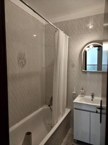 Ένα μπάνιο στο IP5 Chivas Beach House
