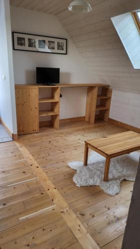 a room with a desk and a table at Les Roses Des Bois in Murat-le-Quaire