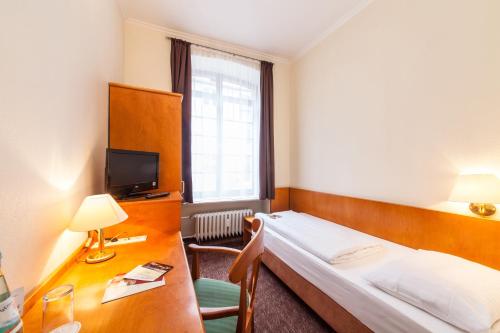 Кровать или кровати в номере Hotel Ahl Meerkatzen