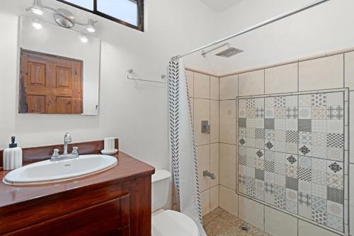 a bathroom with a sink and a shower at Villas Vibras in Playa Avellana