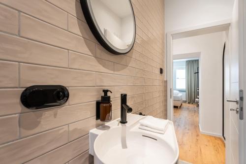 a bathroom with a sink and a mirror on the wall at Hozo1-Exklusiv Apartment der Roze Living in Koblenz