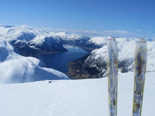two skis in the snow with snow covered mountains at Jølsterlia Hyttetun in Årdal