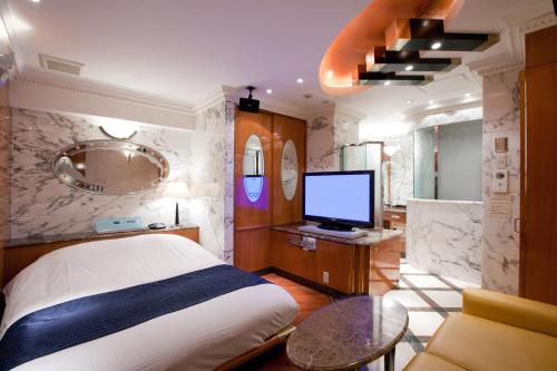Postel nebo postele na pokoji v ubytování HOTEL & SPA J-MEX Shinjuku Kabukicho (Adult Only)