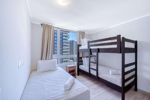 a bedroom with two bunk beds and a window at Vista Infinita in Concón