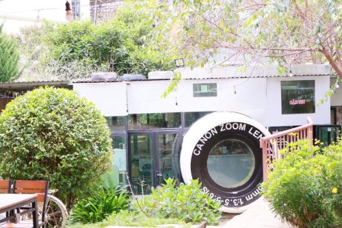 a circular building with a sign that reads hollow room tea at Otel Hotel Dalat in Da Lat