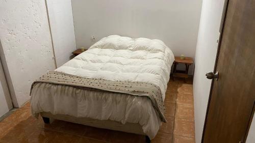 a small bed in a small room at Casa en Costa Azul - La Paloma a 2 cuadras de la playa in Costa Azul