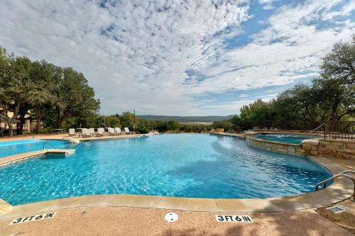 Kolam renang di atau dekat dengan Hill Country Hideaway - The Hollows by Lake Travis
