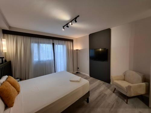 Postel nebo postele na pokoji v ubytování AlphaStay by Alpha - StayService