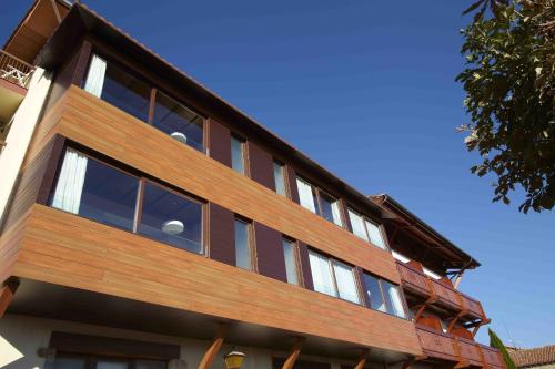 an office building with wood and glass windows at Hotel Calitxo in Molló