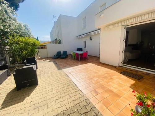 Villa 5mn mer, 8pers, 100m2, grande terrasse, clim