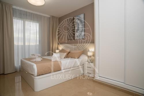 Postel nebo postele na pokoji v ubytování Casa Ana Ivan Luxury Homes 3ªPlta Sur 1ªLinea