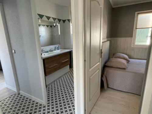a small bathroom with a sink and a mirror at Maison 3 chambres - 8 personnes - Elne - AR000-E12 in Elne
