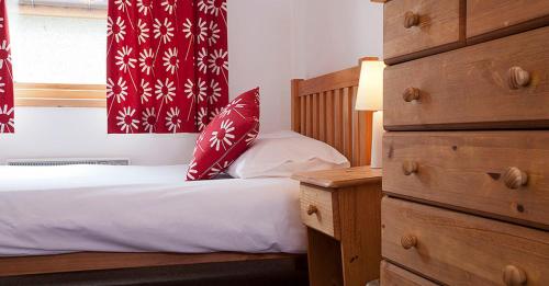 Katil atau katil-katil dalam bilik di Heath Cottage, Tranquil Cottage by the Woods