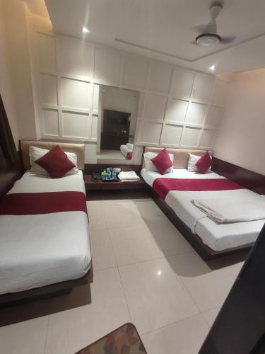 Katil atau katil-katil dalam bilik di Hotel Anand Palace