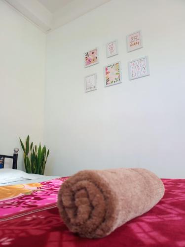 Ένα ή περισσότερα κρεβάτια σε δωμάτιο στο Whimsical Woods Home Stay