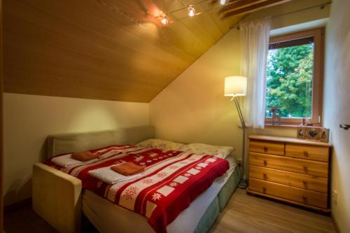 מיטה או מיטות בחדר ב-Vila Studienka