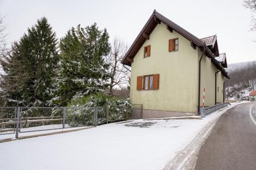 Kuća za odmor Cava Fužine v zimě