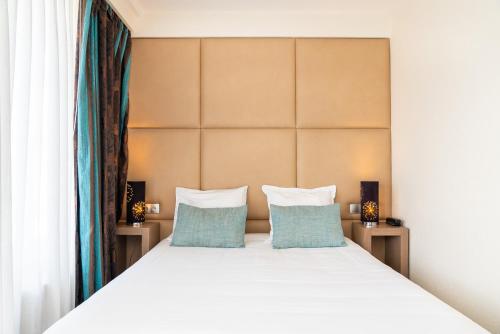 Ένα ή περισσότερα κρεβάτια σε δωμάτιο στο Hôtel La Réserve