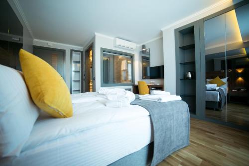 Una cama o camas en una habitación de Ankacity Suit Flat