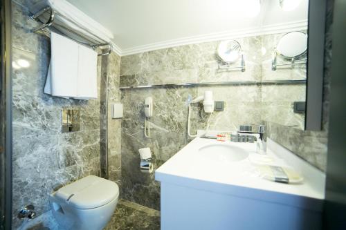 Un baño de Ankacity Suit Flat