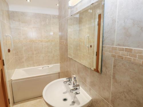 Et badeværelse på Wood Cottage