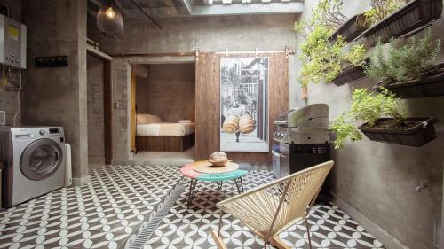 a patio with a table and a washing machine at Luxury 2BR House with Ocean View in Castillogrande in Cartagena de Indias