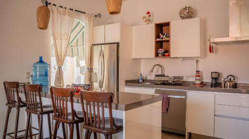 Η κουζίνα ή μικρή κουζίνα στο Refugio del Mar Luxury Hotel Boutique