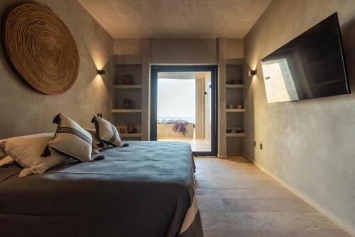 a bedroom with a bed with a view of the ocean at La Olita in Puerto Escondido