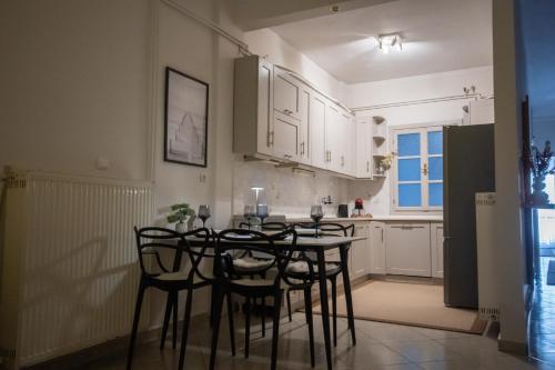 Anatoli 3 bedroom City Central Apartment