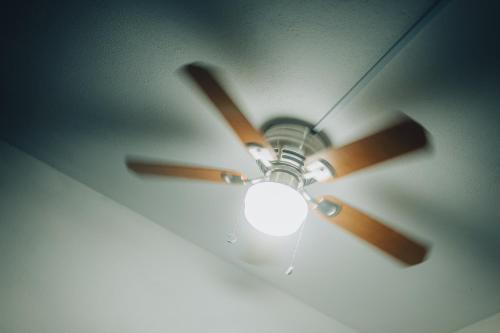 a ceiling fan sitting on top of a ceiling at Casa Arcos Tepoztlán in Tepoztlán