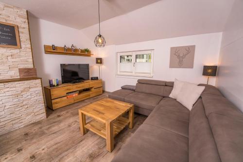 A television and/or entertainment centre at Ferienwohnung Andexlinger