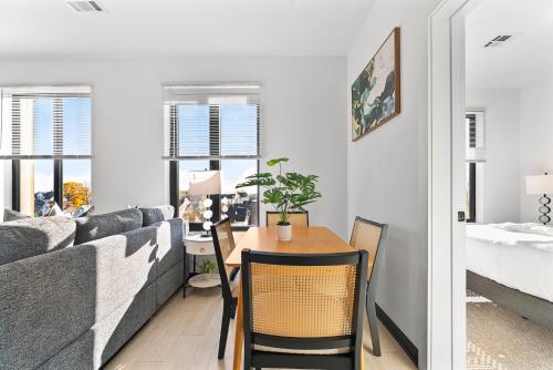 Posezení v ubytování Furnished Luxury Apartment Close to Boston