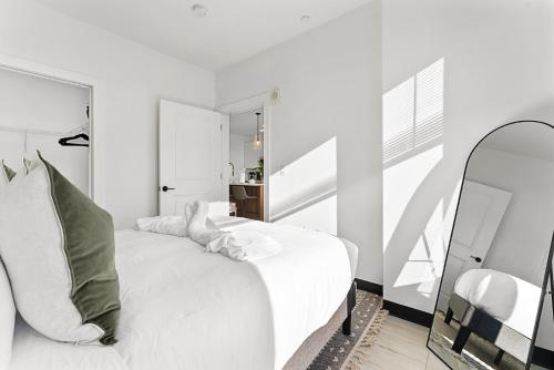 Postel nebo postele na pokoji v ubytování Furnished Luxury Apartment Close to Boston