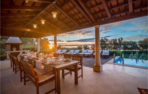 Πισίνα στο ή κοντά στο Villa Gumonca