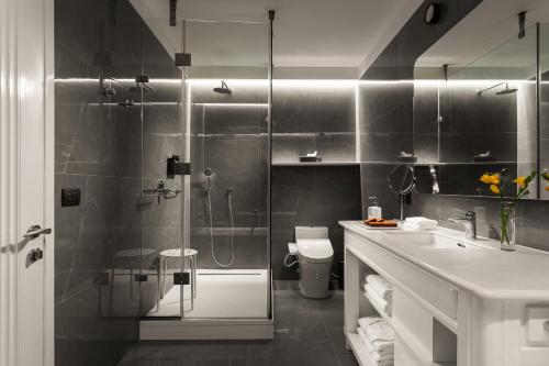Koupelna v ubytování Debaines Hotel Santiago