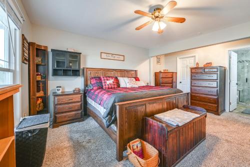 a bedroom with a bed and a ceiling fan at Large Family Home 5 Mi to Dtwn Hagerstown! in Williamsport