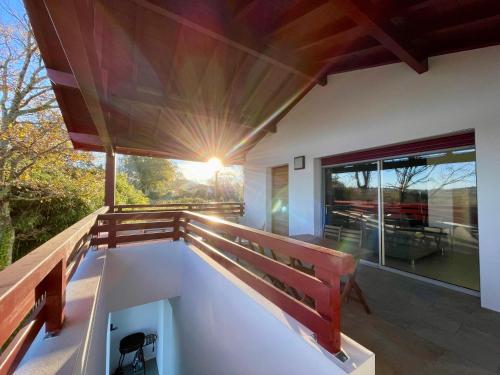 Photo de la galerie de l'établissement T2 neuf terrasse dégagée au cœur du Pays Basque, à Halsou