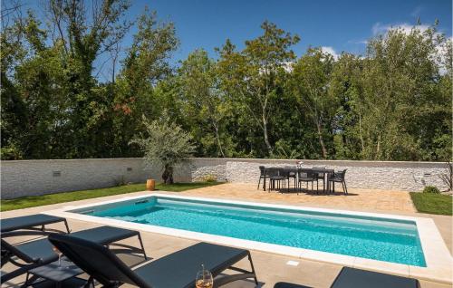 Bazén v ubytování Villa Valle Malinska nebo v jeho okolí