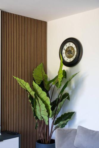 Φωτογραφία από το άλμπουμ του Stylish and Slick Sibaya E214 with Inverter σε Sibaya