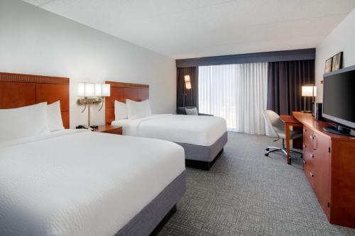 Un ou plusieurs lits dans un hébergement de l'établissement Courtyard by Marriott Augusta