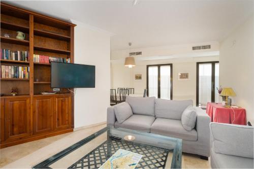 A television and/or entertainment centre at Wide with Terrace & Parking- 3Bd 2Bth- Alfalfa