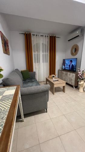 Μια τηλεόραση ή/και κέντρο ψυχαγωγίας στο Apartamentos Costavigia -Mar de Dunas-