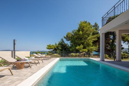 Beachfront villa Pensa private pool, 3-bedroom