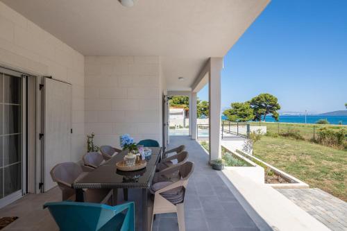 Beachfront villa Pensa private pool, 3-bedroom