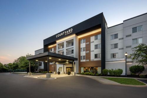 a rendering of the front of a hotel at Courtyard Edison Woodbridge in Edison