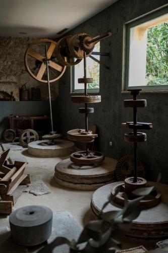 a room with many different types of objects on display at Hotel Boutique Moli El Canyisset in Gandía
